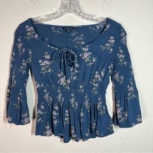 American Eagle Teal Blue Floral 3/4 Sleeve Smocked Tie Neck Ruffle Top Womens XS